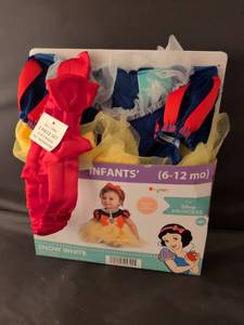 Disney Baby Snow White Infants' Costume 7-Piece Set 6-12 Months retails for $22.95