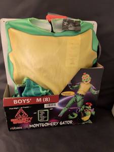 lot 27 image: NIB Rubies Five Nights at Freddys Security Breach Montgomery Gator Boys M (8) Costume
