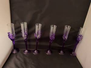 lot 31 image: Set of 6 Purple Champagne Flutes with Decorative Stem Details