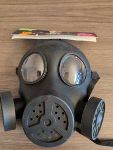lot 49 image: Gas Mask with Dual Eye Lenses and Filters