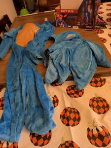 lot 62 image: Sonic 3 Boys M (8) Jumpsuit Costume with Headpiece