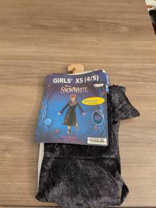 lot 64 image: Disney Snow White Evil Queen Child Costume Girls XS (45) Walmart Exclusive