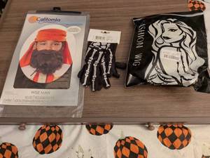 lot 76 image: California Costumes Wise Man Wig Collection with Skeleton Gloves and Noihsy Wig