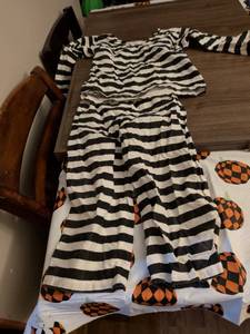lot 81 image: Black and White Striped Short Sleeve Shirt kids prisoner costume