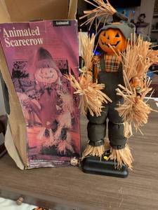 lot 86 image: Animated Scarecrow with Button Activation