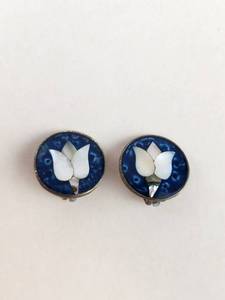 lot 108 image: Vintage Sterling Silver Alpaca Mexico Mother of Pearl Inlay Tulip Earrings