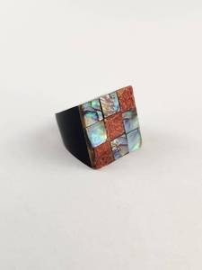 lot 109 image: Vintage Ring with Inlaid Abalone Shell and Coral Mosaic Pattern Black Band Sz 8