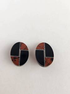 lot 110 image: Vintage Sterling Silver Mexico Onyx and Obsidian Oval Earrings Clip-On