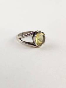 lot 116 image: Sterling Silver Ring with Yellow-Green Citrine 6.8g Sz 8