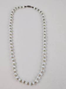 lot 143 image: Vintage White Marbled Glass Beaded Necklace 24