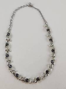 lot 144 image: Vintage Sarah Coventry Necklace 18
