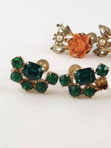 lot 152 image: Vintage Coro Earring Lot Carved Roses