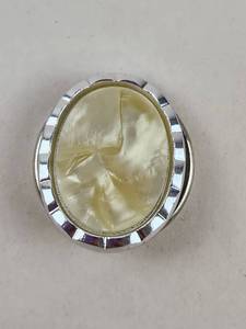 lot 154 image: Vintage Mother of Pearl Inlay Scarf Clip