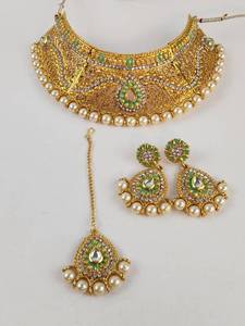 lot 177 image: Kundan Set Necklace Earrings
