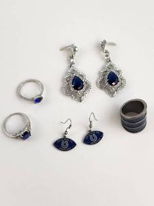 lot 213 image: Fashion Jewelry Lot