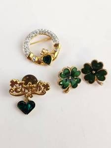 lot 216 image: Irish Lot Claddagh Brooch Earrings Pin