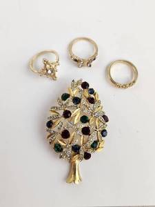 lot 222 image: Gold-Tone Jewelry Lot Rings Brooch