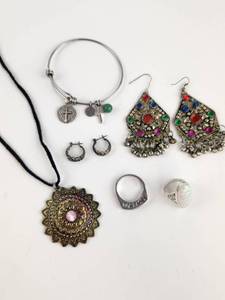 lot 227 image: Fashion Jewelry Lot Rings Earrings Bracelet Necklace