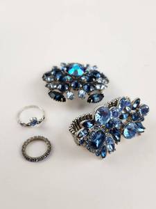 lot 232 image: Vintage Blue Rhinestone Jewelry Lot 4 Pieces Brooch Rings