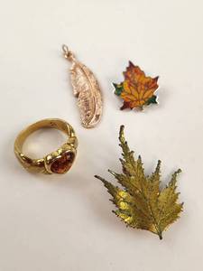 lot 241 image: 4-Piece Leaf Jewelry Lot Ring Pendant Brooch Charm