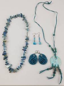 lot 245 image: Blue Beaded Jewelry Set Necklace Earrings Pendant 4 Pieces