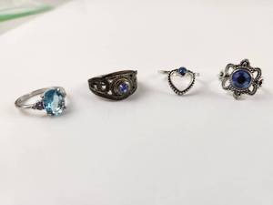 lot 251 image: Lot of 4 Fashion Rings with Blue Gemstones