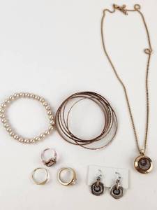 lot 257 image: Fashion Jewelry Lot 8 Pieces Rings Bracelets Necklace Earrings
