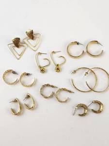 lot 261 image: Gold Tone Hoop Earrings Lot 8 Pairs Assorted Styles