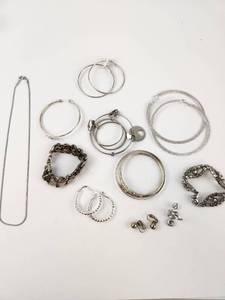 lot 264 image: Mixed Lot Jewelry Bracelets Bangles Necklace Earrings 11 Pieces