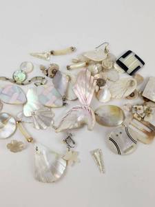 lot 282 image: Shell Mother of Pearl Lot Earrings Pendants Beads Jewelry Components