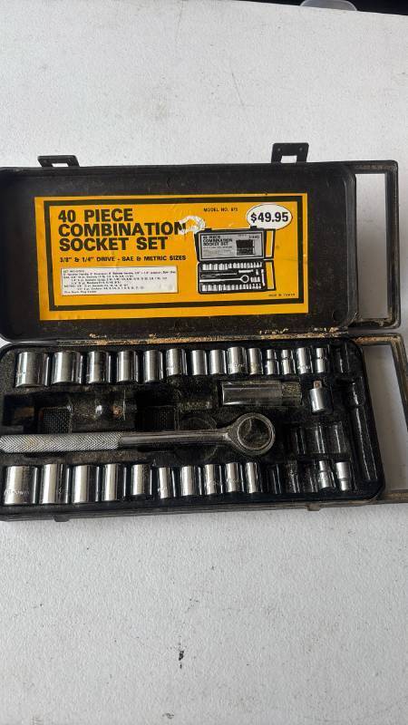 lot 3114 image: 40 Piece Combination Socket Set Model 875 38 & 14 Drive SAE Metric