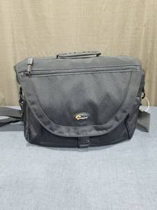 lot 966 image: Lowepro Novo 5 AW Camera Shoulder Bag