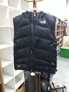 lot 982 image: The North Face 550 Hooded Puffer Vest Womens Size Medium