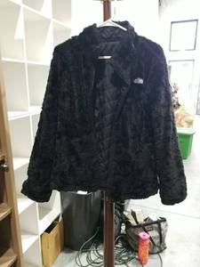 lot 984 image: North Face Mossbud Insulated Reversible Womens Jacket Size Unknown