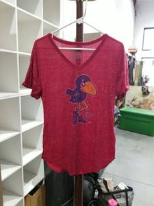 lot 992 image: Womens V-Neck T-Shirt Large Red Graphic Print 1912