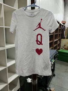 lot 998 image: Jordan Kids T-Shirt White Jumpman Q Heart 4T