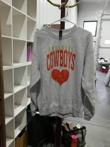lot 999 image: Breaking Cowboys Long-Sleeve Sweatshirt Gray Red Heart Size Large