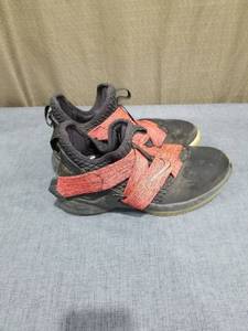 lot 1020 image: Nike Kids Basketball Shoes Black Orange Strap Velcro Closure Size 5Y