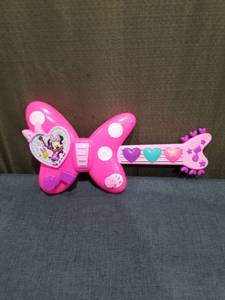 lot 1043 image: Minnie Mouse Bow-tique Butterfly Musical Toy Pink