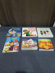lot 1045 image: Childrens Picture Books Lot of 6 Titles