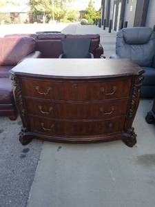 lot 26 image: Pulaski Bow Front Chest of Drawers 3-Drawer with Carved Legs and Brass  Hardware One Handle Missing