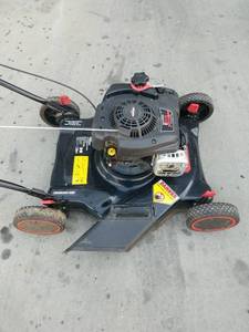 lot 32 image: Hyper Tough Push Lawn Mower with Briggs & Stratton Engine