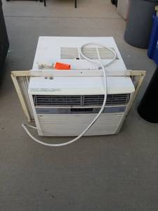 lot 38 image: Frigidaire Window Air Conditioner