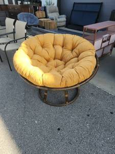 lot 2698 image: Papasan Chair with Yellow Cushion