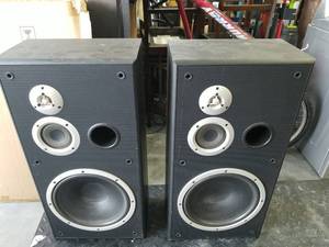 lot 2724 image: KLH Model 9250B 3-Way Speaker Pair 8 Ohm 10-250 Watt