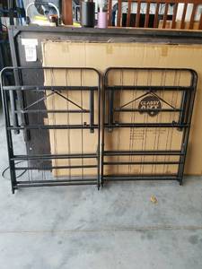 lot 2725 image: A PAIR OF TWIN BED FRAMES