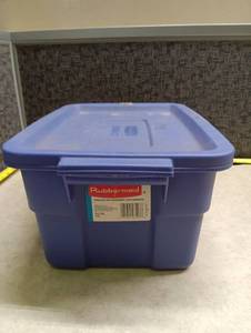 lot 3014 image: Rubbermaid Storage Box 3 U.S. Gallon 11.3L Model 2213