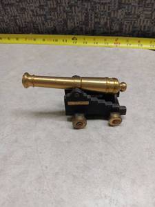 lot 3028 image: Old Fort Niagara Cannon Model Meco Brass Carriage