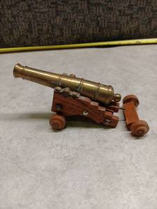 lot 3029 image: Miniature Cannon Model with Wood Carriage and Wheels - Back Wheels detached