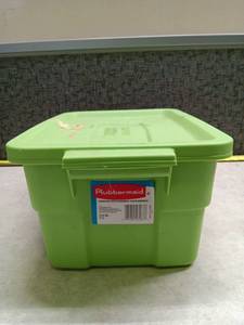 lot 3036 image: Rubbermaid Storage Box 3 U.S. Gal 11.3L Model 2213